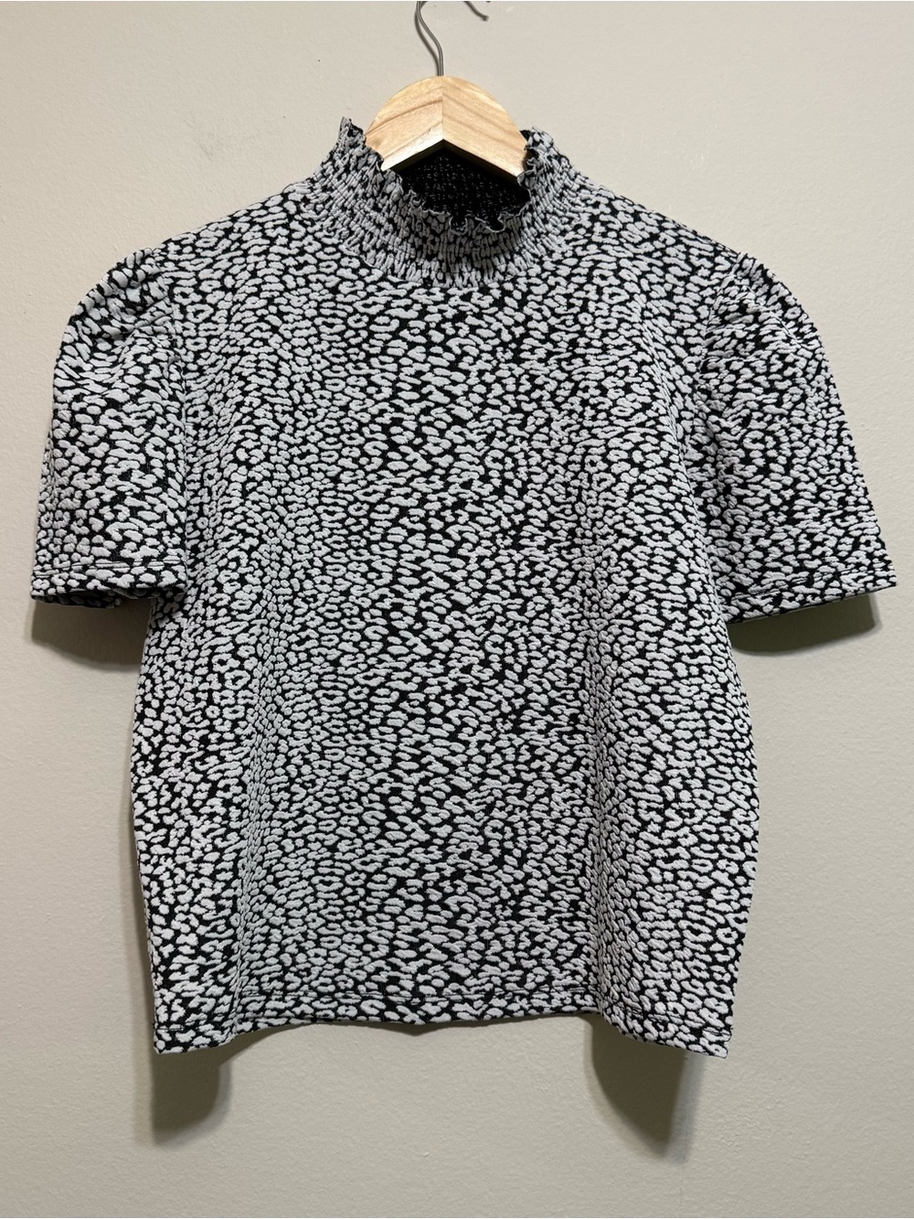 Zara Short Sleeve Turtle Neck Black White Cheeta top Womens L